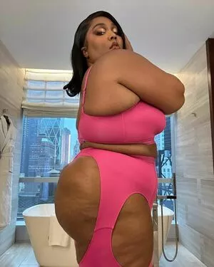 Lizzo OnlyFans Leaked Free Thumbnail Picture - #yMqSziDeao