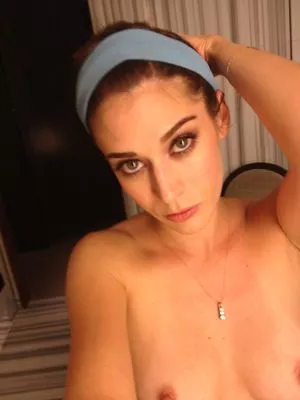 Lizzy Caplan OnlyFans Leaked Free Thumbnail Picture - #AvzGIE1IdE