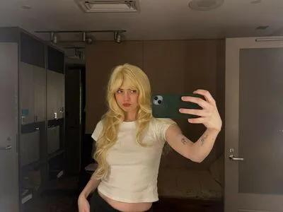 Lizzy Mcalpine OnlyFans Leaked Free Thumbnail Picture - #3MefvA2FaQ