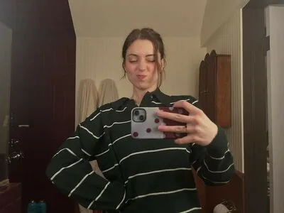 Lizzy Mcalpine OnlyFans Leaked Free Thumbnail Picture - #5UJ9JgZm38