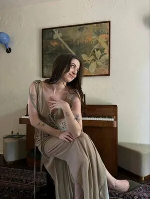 Lizzy Mcalpine OnlyFans Leaked Free Thumbnail Picture - #LajgQNLLbj