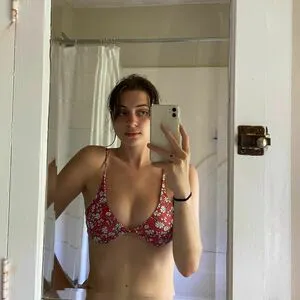 Lizzy Mcalpine OnlyFans Leaked Free Thumbnail Picture - #QVUHN8hwJC