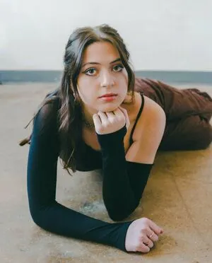 Lizzy Mcalpine OnlyFans Leaked Free Thumbnail Picture - #yxrfleEEco