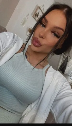 Lizzylipsuk OnlyFans Leaked Free Thumbnail Picture - #IDSnK4MUO3