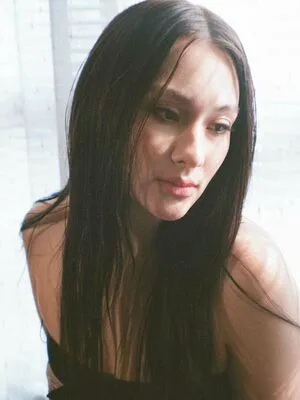 Lola Tung OnlyFans Leaked Free Thumbnail Picture - #Snac2yeZ21