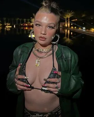Lola Young OnlyFans Leaked Free Thumbnail Picture - #SIReKDmD74