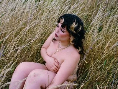 Lola Young OnlyFans Leaked Free Thumbnail Picture - #ggHZkcu9J2