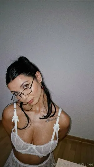 Lola93free OnlyFans Leaked Free Thumbnail Picture - #en7HPU4BcX