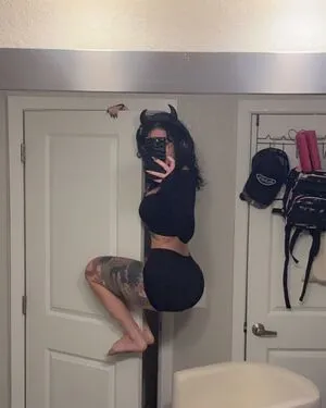 Lolaknivesxz OnlyFans Leaked Free Thumbnail Picture - #0TXc1WeiEs