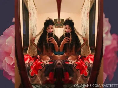 Lolaqueencobra OnlyFans Leaked Free Thumbnail Picture - #y5QV4TN88w