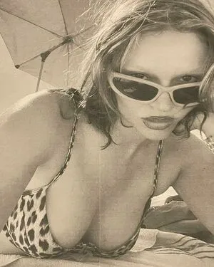 Lolo Zouai OnlyFans Leaked Free Thumbnail Picture - #BatgEmdUMg