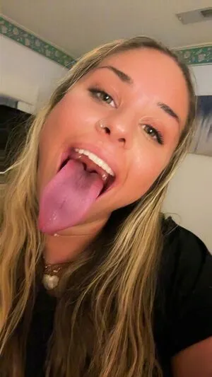 Long Tongue Fetish OnlyFans Leaked Free Thumbnail Picture - #0gJ44D4YPA