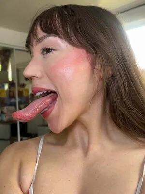 Long Tongue Fetish OnlyFans Leaked Free Thumbnail Picture - #4tiunDYRwM