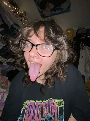 Long Tongue Fetish OnlyFans Leaked Free Thumbnail Picture - #F2o0TadIL9