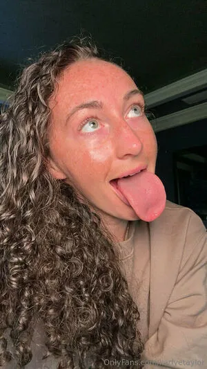 Long Tongue Fetish OnlyFans Leaked Free Thumbnail Picture - #p5N20uYyOs