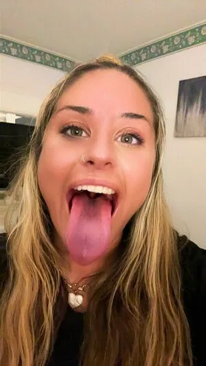 Long Tongue Fetish OnlyFans Leaked Free Thumbnail Picture - #wX57mbg6eg