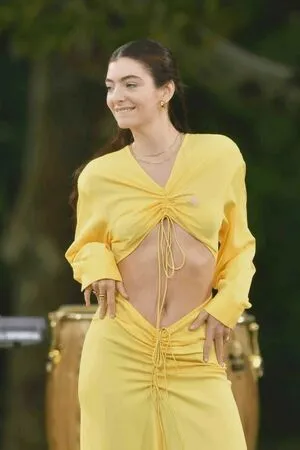 Lorde OnlyFans Leaked Free Thumbnail Picture - #9CTR2hCrko