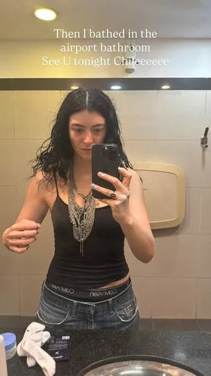 Lorde OnlyFans Leaked Free Thumbnail Picture - #upsIpF2v3H