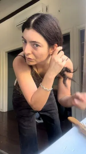 Lorde OnlyFans Leaked Free Thumbnail Picture - #kOJXMOoUXO