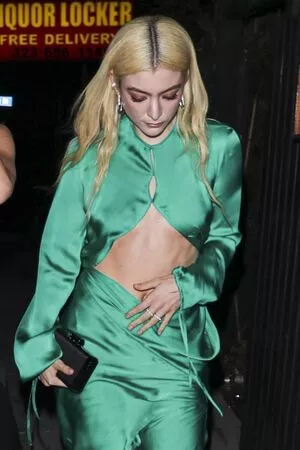 Lorde OnlyFans Leaked Free Thumbnail Picture - #xLRDuENz01