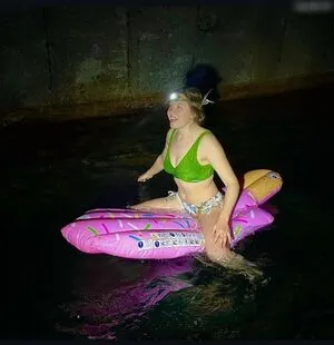 Loreena Unterwegs OnlyFans Leaked Free Thumbnail Picture - #Itt43yq4ti