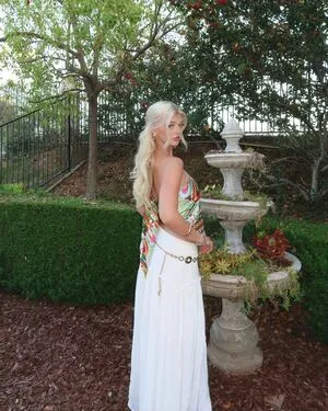 Loren Gray OnlyFans Leaked Free Thumbnail Picture - #2sM2KCHFIm