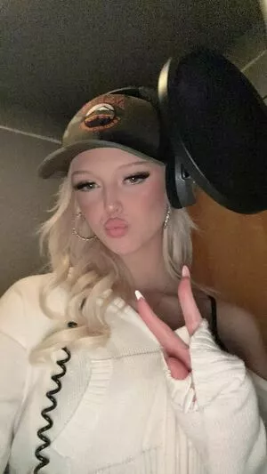 Loren Gray OnlyFans Leaked Free Thumbnail Picture - #UzAPsURhih