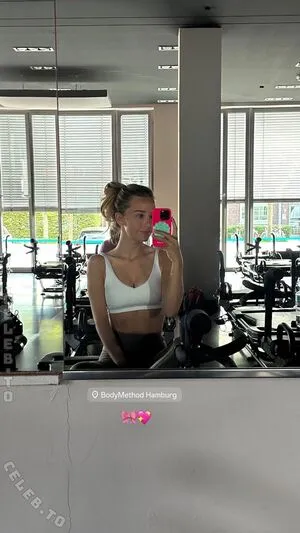 Louisa Laureen OnlyFans Leaked Free Thumbnail Picture - #0SxUOm3bmp