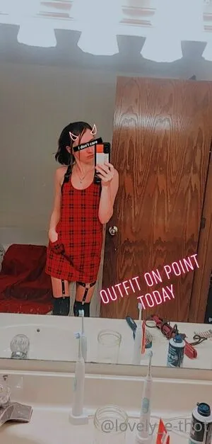 Lovel E Thot OnlyFans Leaked Free Thumbnail Picture - #pToubehI5f
