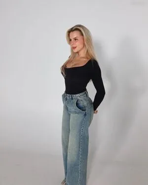 Lucia Leona OnlyFans Leaked Free Thumbnail Picture - #R0D87IXJxX