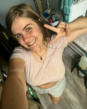 Lucid Dahlia OnlyFans Leaked Free Thumbnail Picture - #AvyATHkAdT