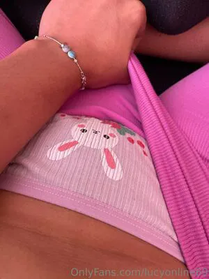 Lucyonline69 OnlyFans Leaked Free Thumbnail Picture - #LOtbnDoGiF