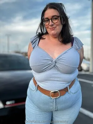 Lunalewistv OnlyFans Leaked Free Thumbnail Picture - #t4ifwGY5D9