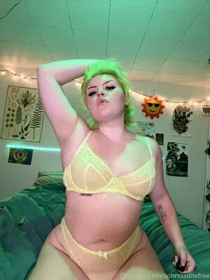 Lusty Lute Free OnlyFans Leaked Free Thumbnail Picture - #PDT22S4V5i