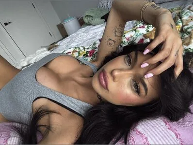 Luvstruck OnlyFans Leaked Free Thumbnail Picture - #MRLrobJx68