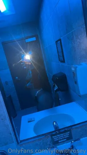 Lyfewithrosey OnlyFans Leaked Free Thumbnail Picture - #32IsNFuGLd