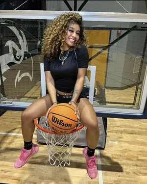 Lyric Swann OnlyFans Leaked Free Thumbnail Picture - #OORfcK4NQ9