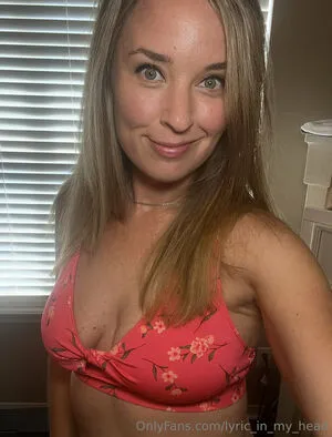 lyric_in_my_head OnlyFans Leaked Free Thumbnail Picture - #79D7kxFiXj