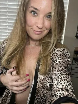 lyric_in_my_head OnlyFans Leaked Free Thumbnail Picture - #AIKmYOr55x