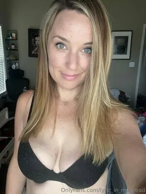 lyric_in_my_head OnlyFans Leaked Free Thumbnail Picture - #tdgtTv6FOE