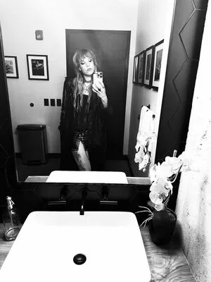 Lzzy Hale OnlyFans Leaked Free Thumbnail Picture - #5dHFbwSWjq