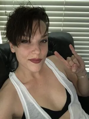 Lzzy Hale OnlyFans Leaked Free Thumbnail Picture - #5dNMKH4se4