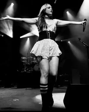 Lzzy Hale OnlyFans Leaked Free Thumbnail Picture - #d9lSlmD5xn