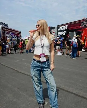 M00bie OnlyFans Leaked Free Thumbnail Picture - #I08pIpfQ3B