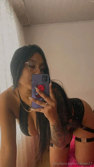 M4rian27 OnlyFans Leaked Free Thumbnail Picture - #4PPqZ5Sws5
