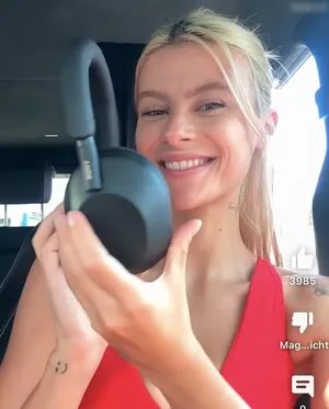 Macht Werbung Fr Sony Kopfhrer Kennt Sie Jemand OnlyFans Leaked Free Thumbnail Picture - #CnPMWJBJvp