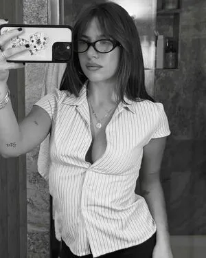 Mackenzie Ziegler OnlyFans Leaked Free Thumbnail Picture - #ezBZ4ef5sD