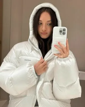 Maddie Ziegler OnlyFans Leaked Free Thumbnail Picture - #1goD7z97e3