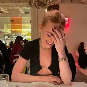 Madelaine Petsch OnlyFans Leaked Free Thumbnail Picture - #7Fmr6amKMM