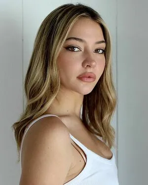 Madelyn Cline OnlyFans Leaked Free Thumbnail Picture - #Nxg02nadYb